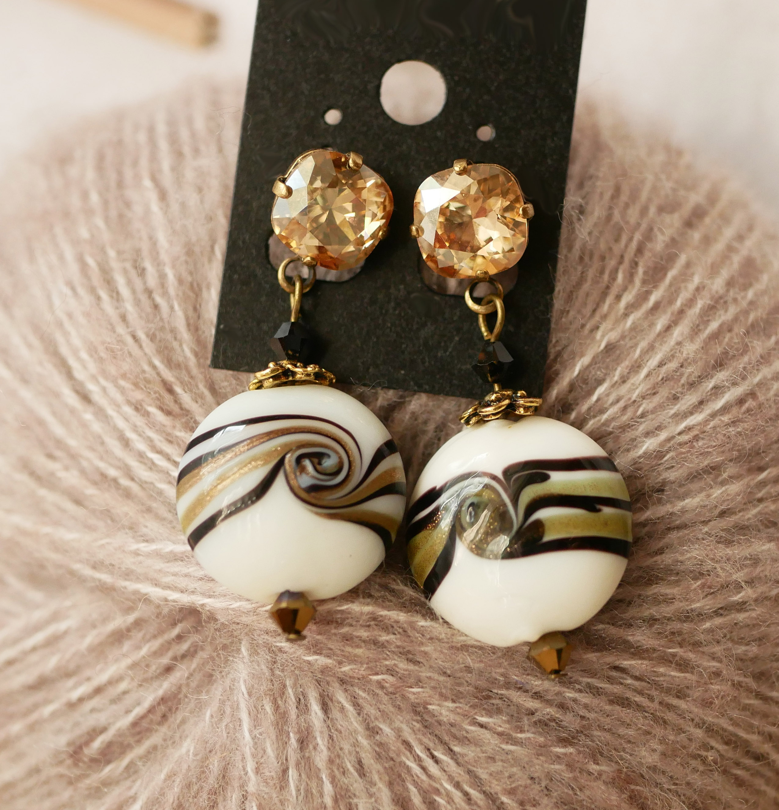 Gull cabochon øredobber