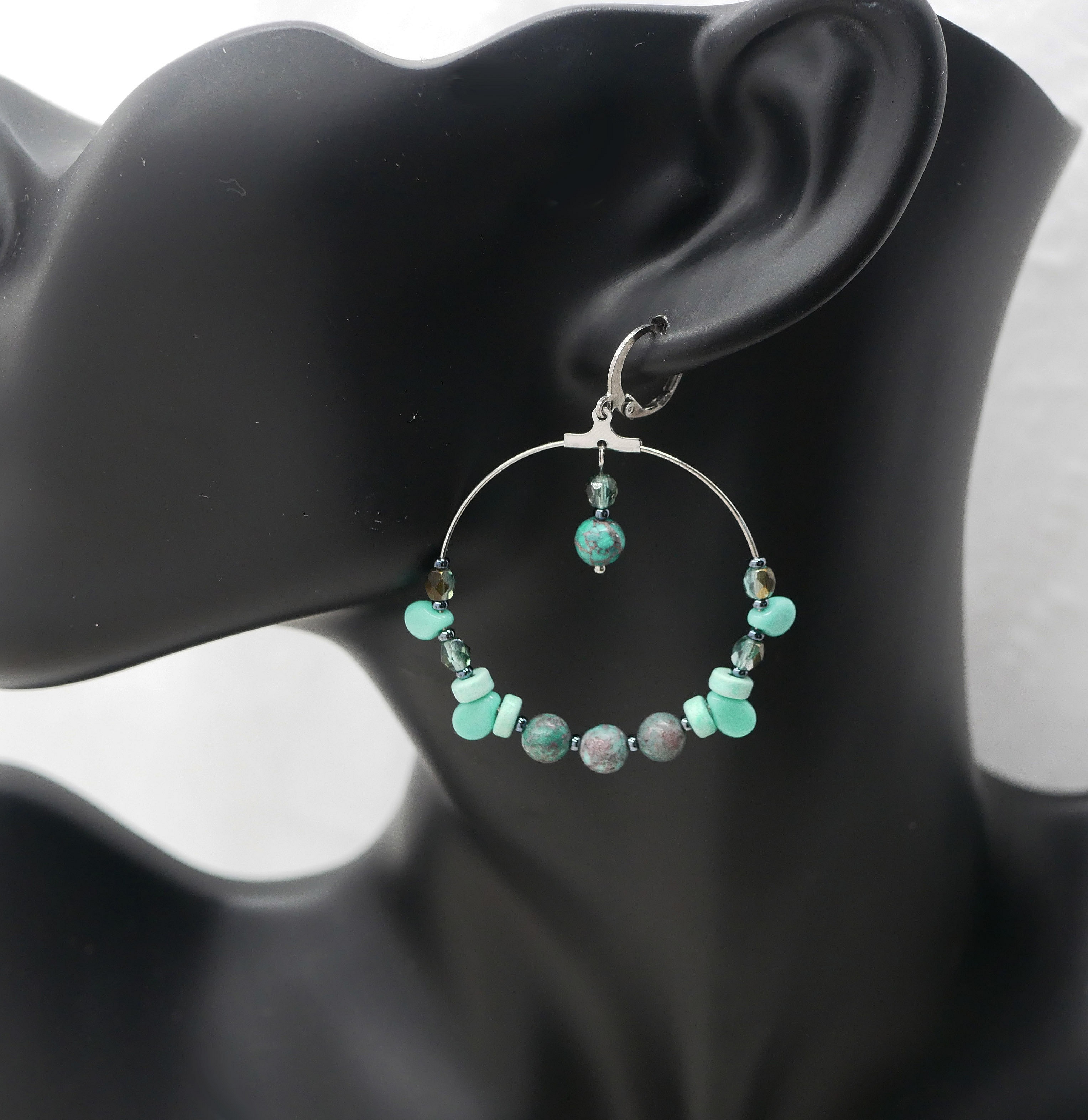 Boucles d'oreilles grandes cr&eacute;oles acier et perles turquoises