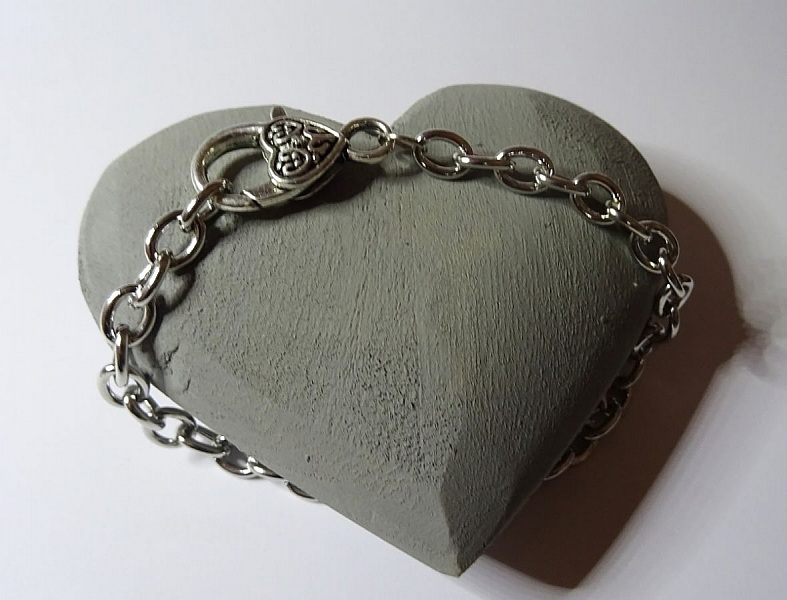 Armb&aring;nd s&oslash;lvbelagt kjede stort hjerte l&aring;s 20 cm