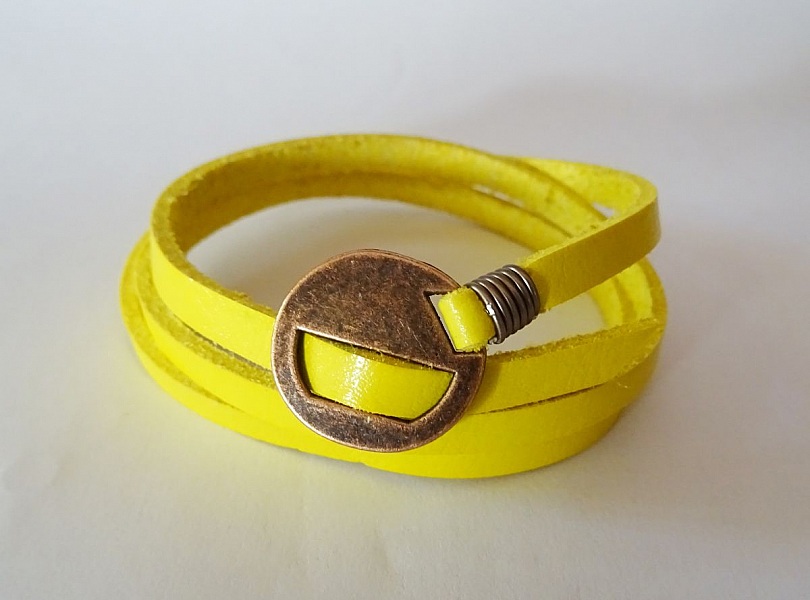 Fint gult l&aelig;rarmb&aring;nd trippel sving