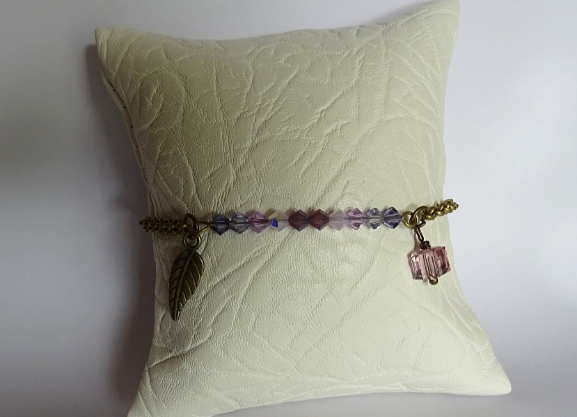 Tynt kjedearmb&aring;nd i bronse Fiolett