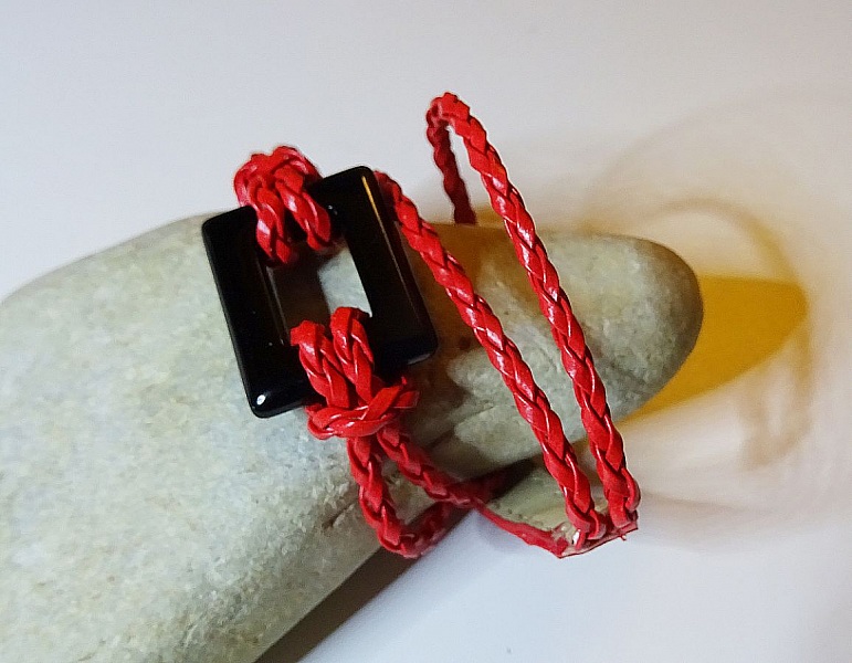 Gult flettet urarmb&aring;nd