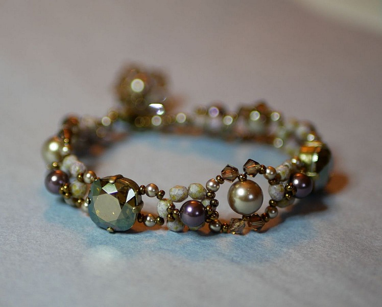 Kanel triade armb&aring;nd med sjarm