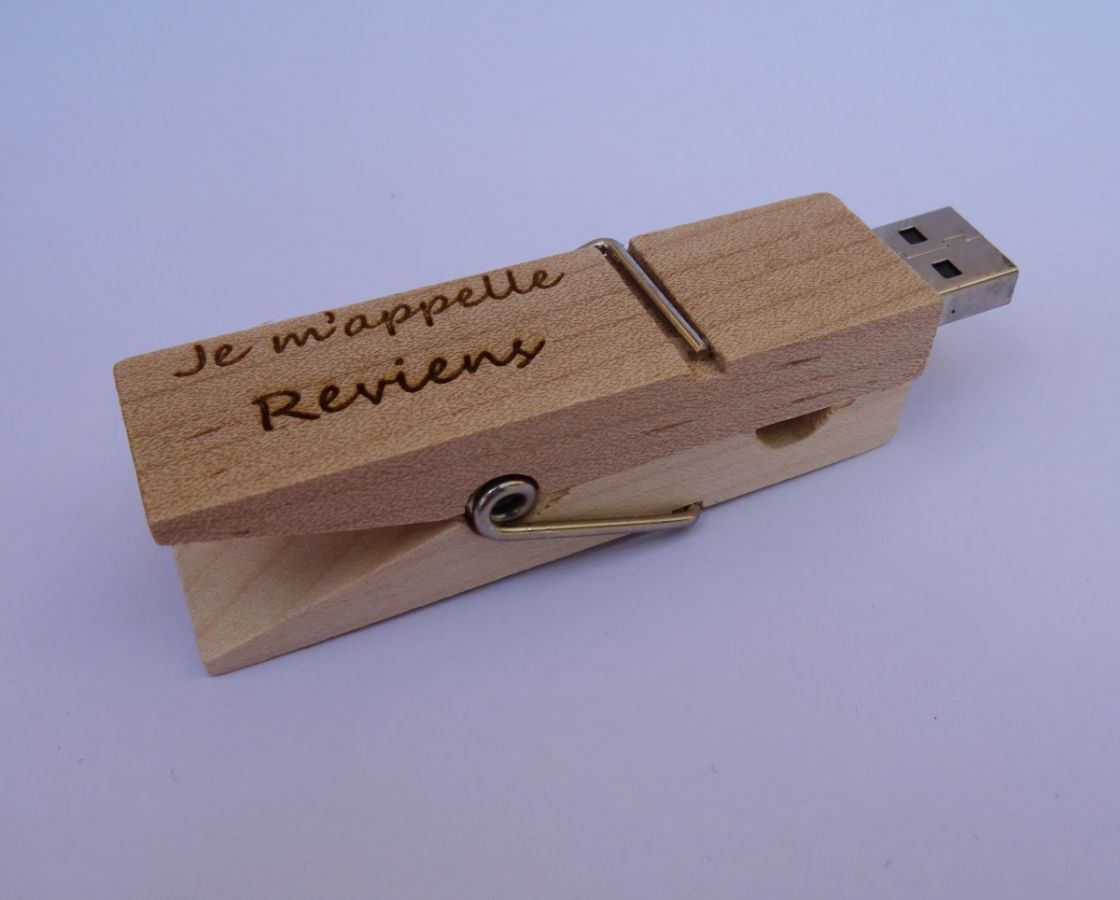 Cl&eacute; USB pince en bois brut grav&eacute;e &agrave; personnaliser