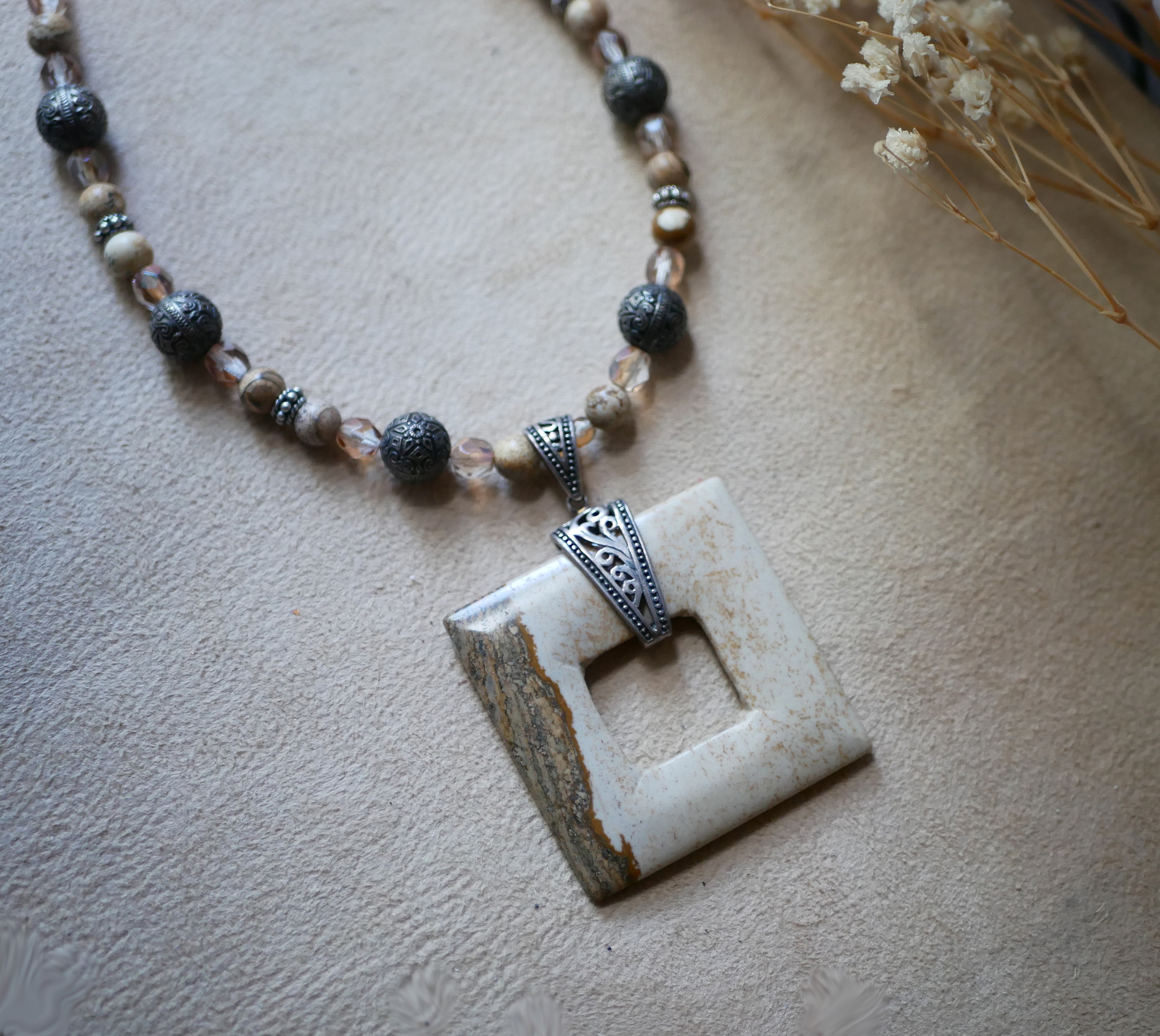 Square Jasper og Bali perler halskjede