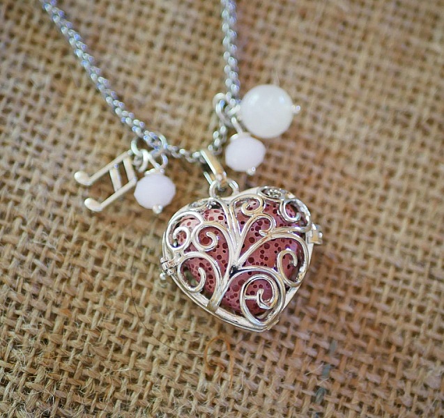 Halskjede anheng Hjerte boks med lavastein farge etter eget valg Valentinsdag gave