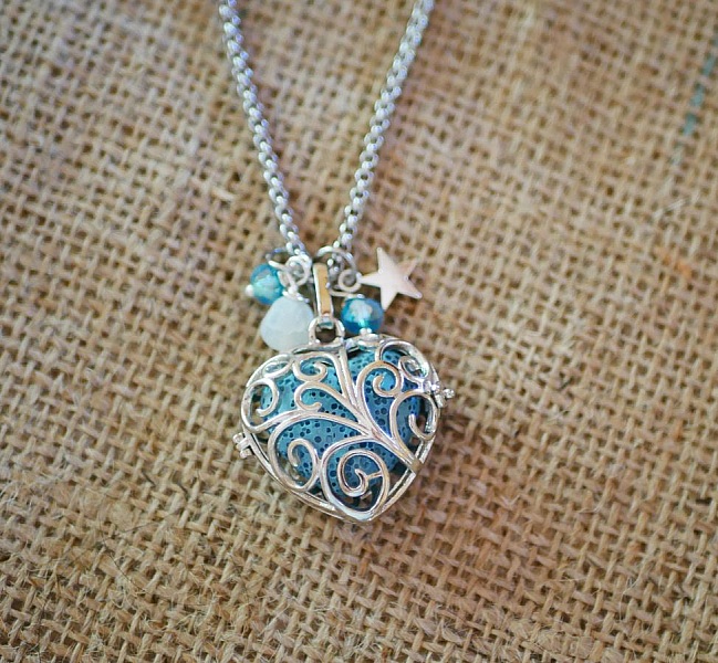 Halskjede anheng Hjerte boks med lavastein farge etter eget valg Valentinsdag gave