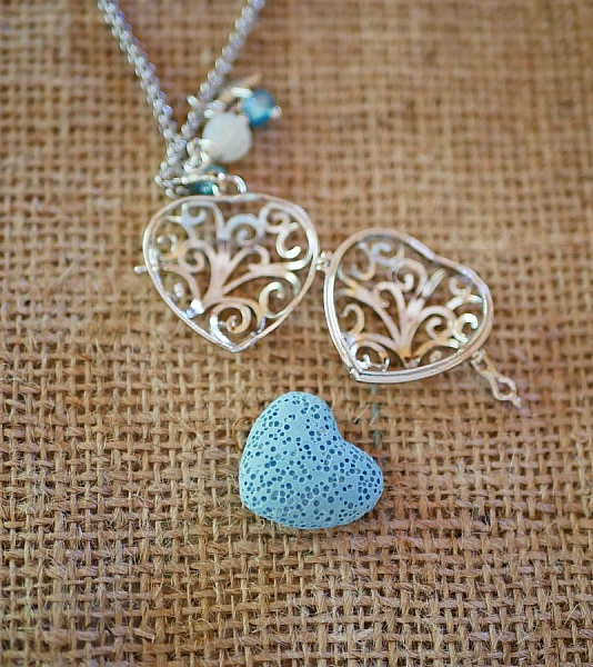 Halskjede anheng Hjerte boks med lavastein farge etter eget valg Valentinsdag gave