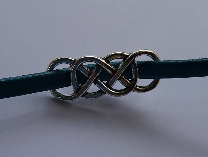 Dobbelt uendelig skillevegg i s&oslash;lv