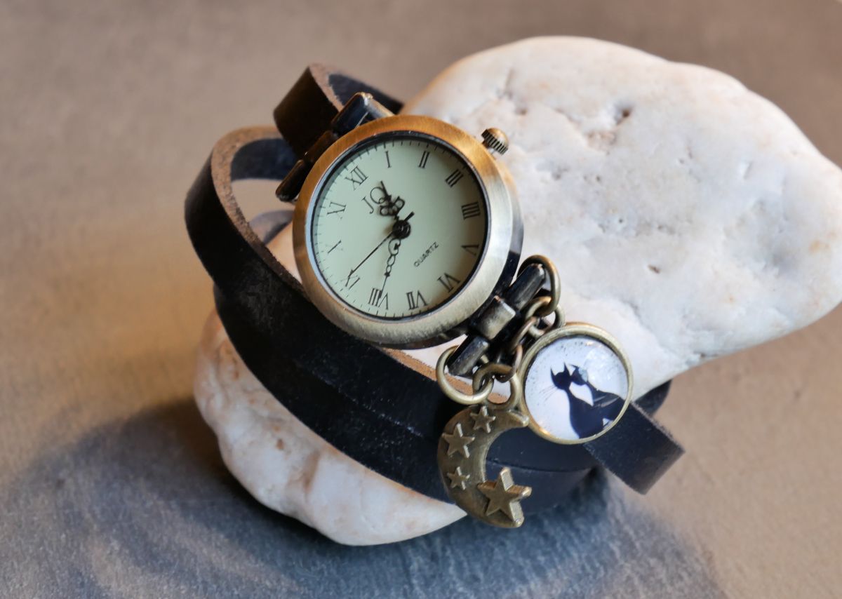 Montre bracelet cuir noir cabochon Chats