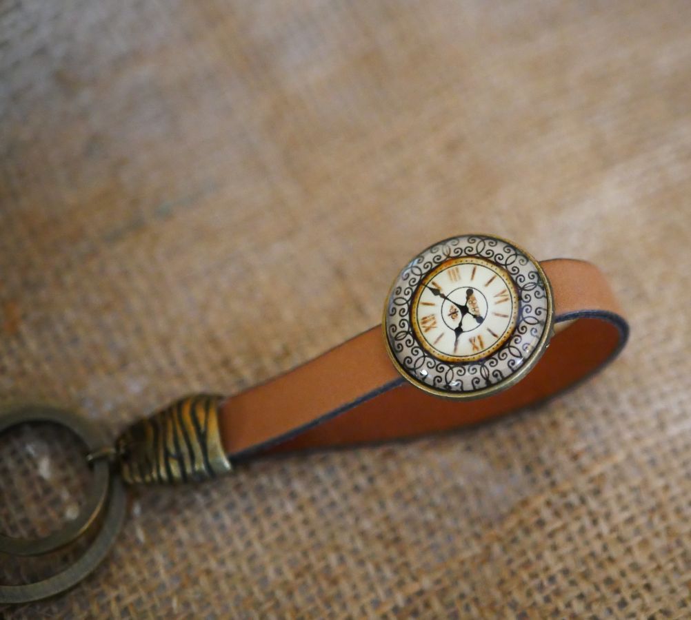 Nøkkelring i skinn med cabochon fra Gousset 